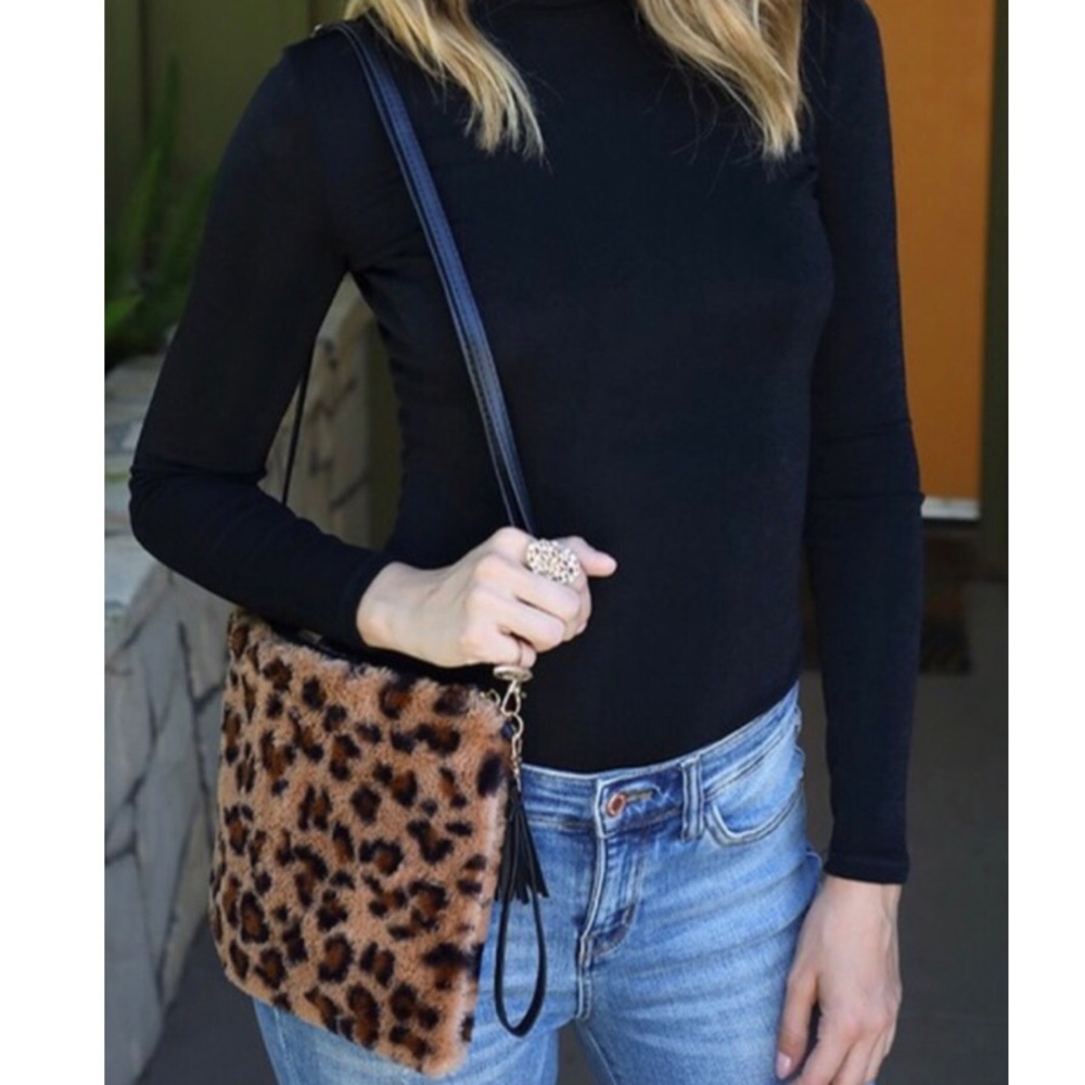✨LAST ONE✨FAUX FUR LEOPARD CROSSBODY/CLUTCH BAG - Picture 5 of 8